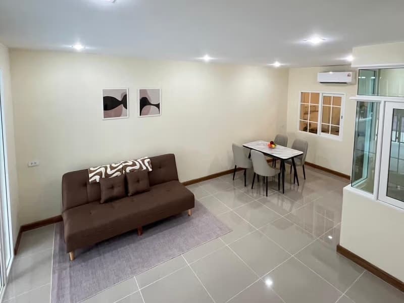 4 Bed Townhouse for Rent in Mueang Chiang Mai