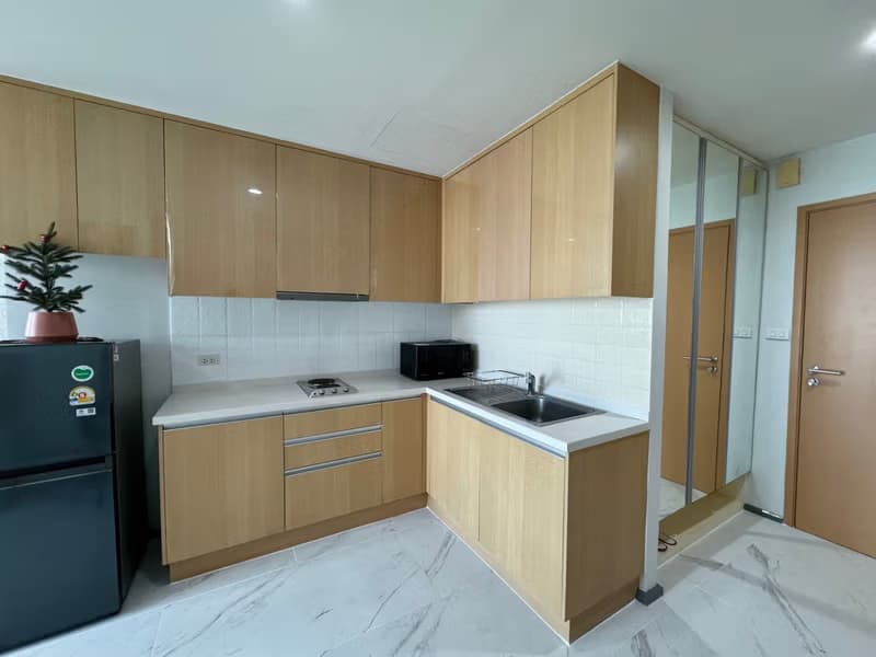 Studio Condo for Rent in Ratchathewi
