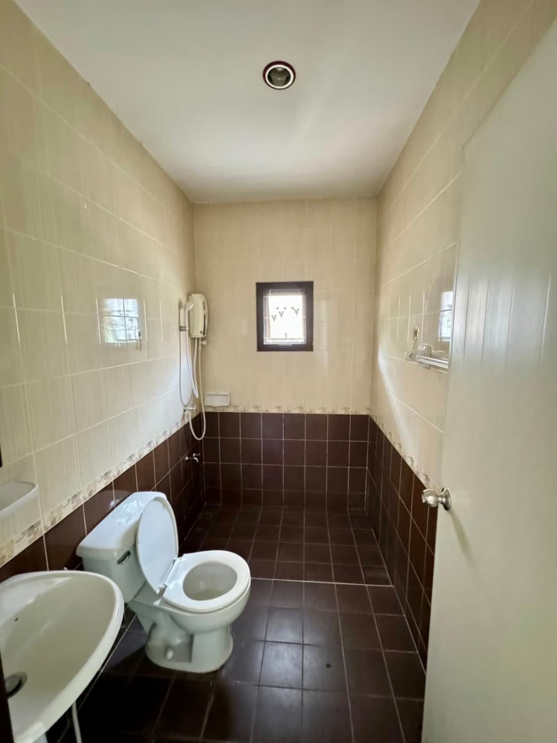 3 Bed House for Rent in San Sai - Image 5