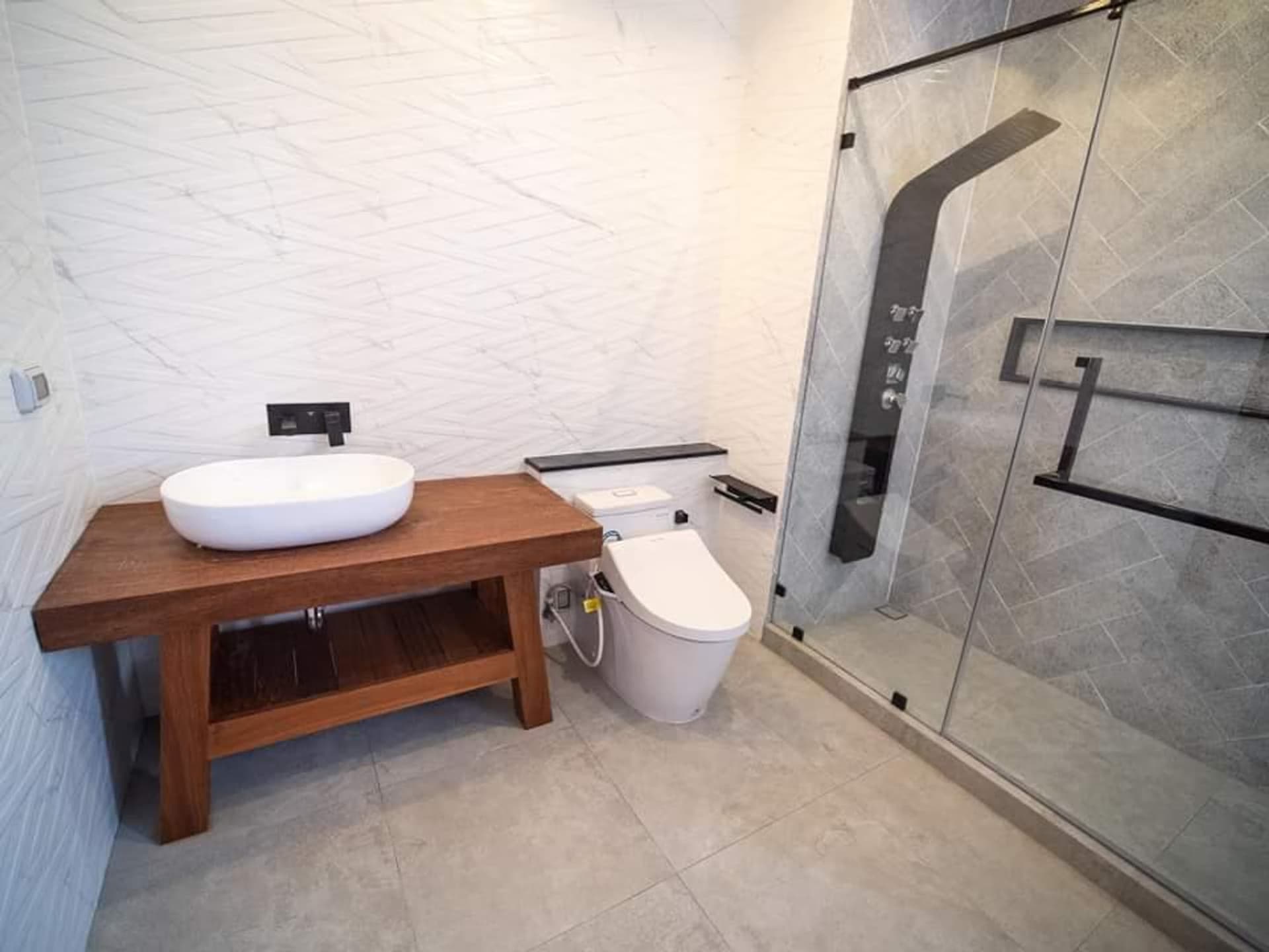 4 Bed House for Sale in Watthana - Image 9
