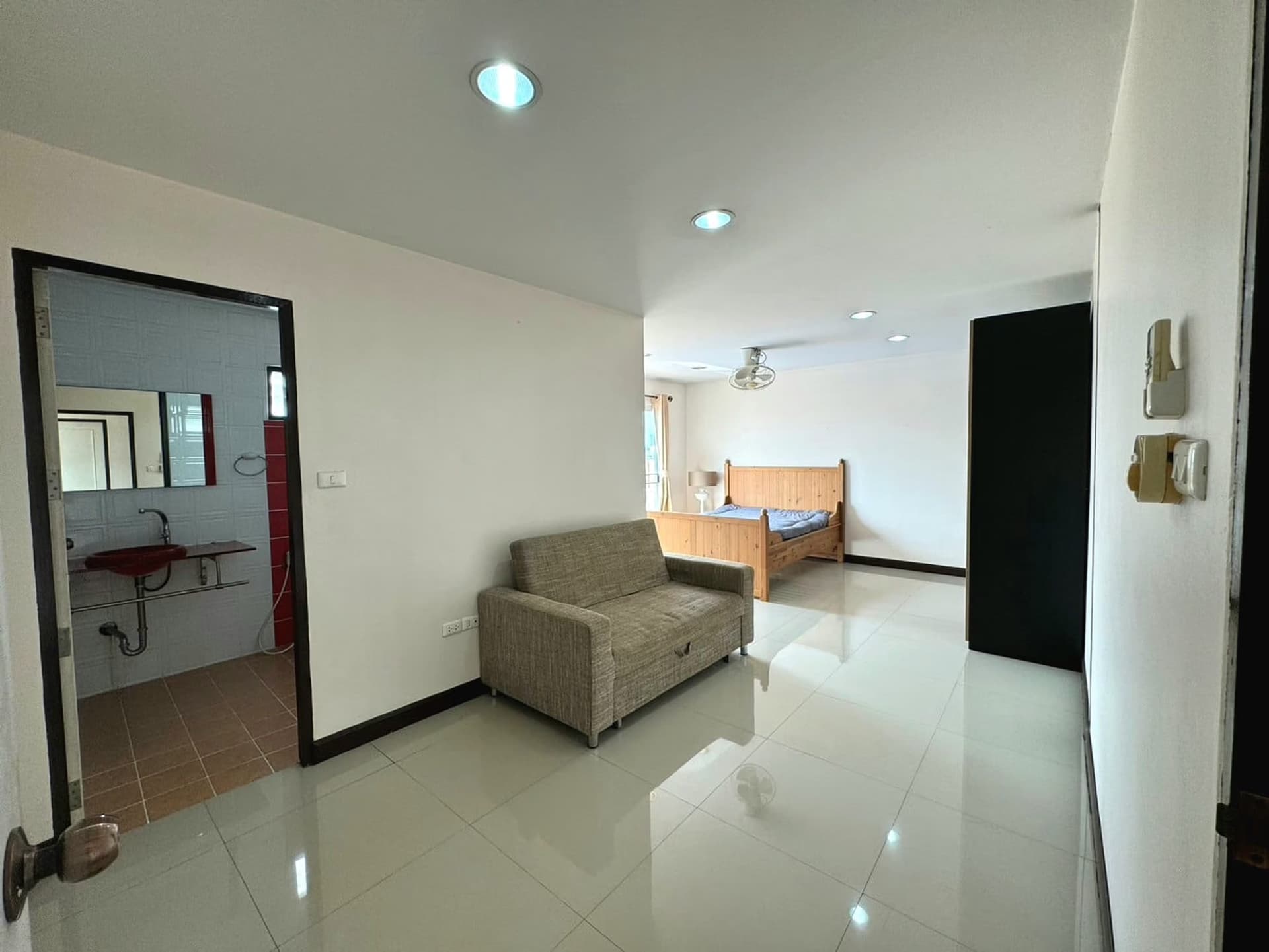 Condo for Rent at Por.Charoen Mansion - Image 7