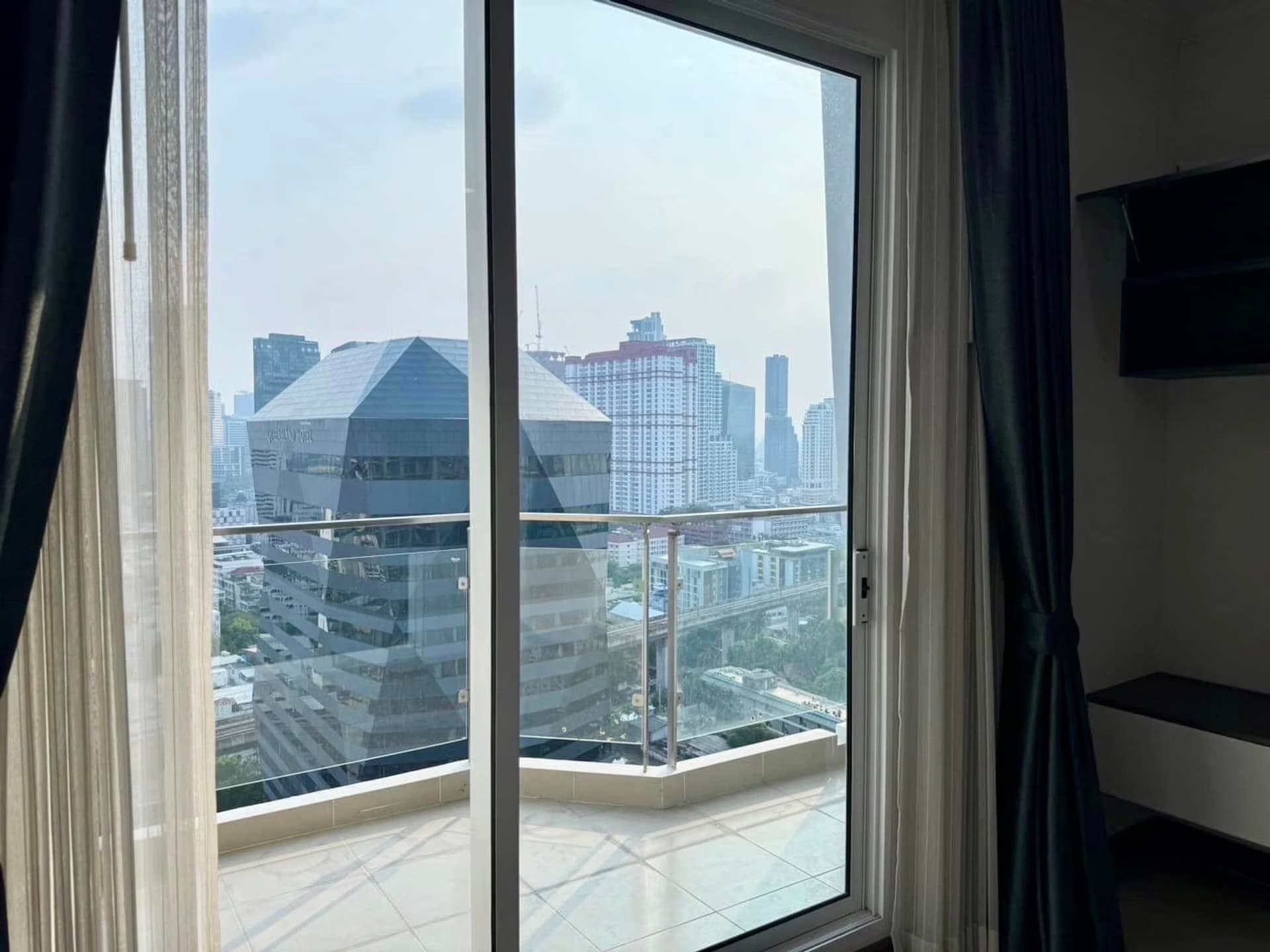 2 Bed Condo for Sale in Ratchathewi - Image 10