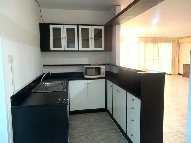3 Bed Condo for Rent in Watthana