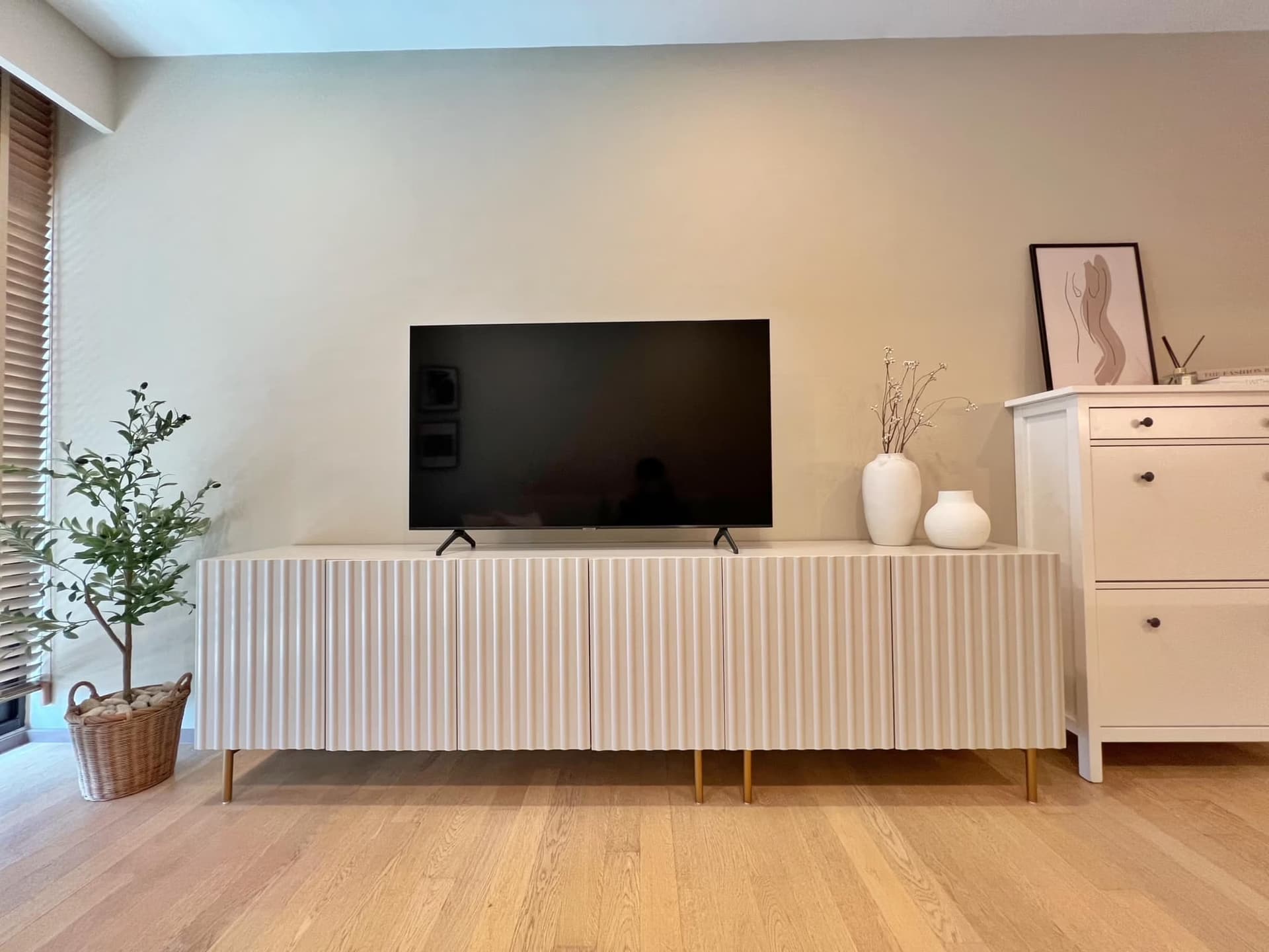 Condo for Rent at Noble Refine - Image 1