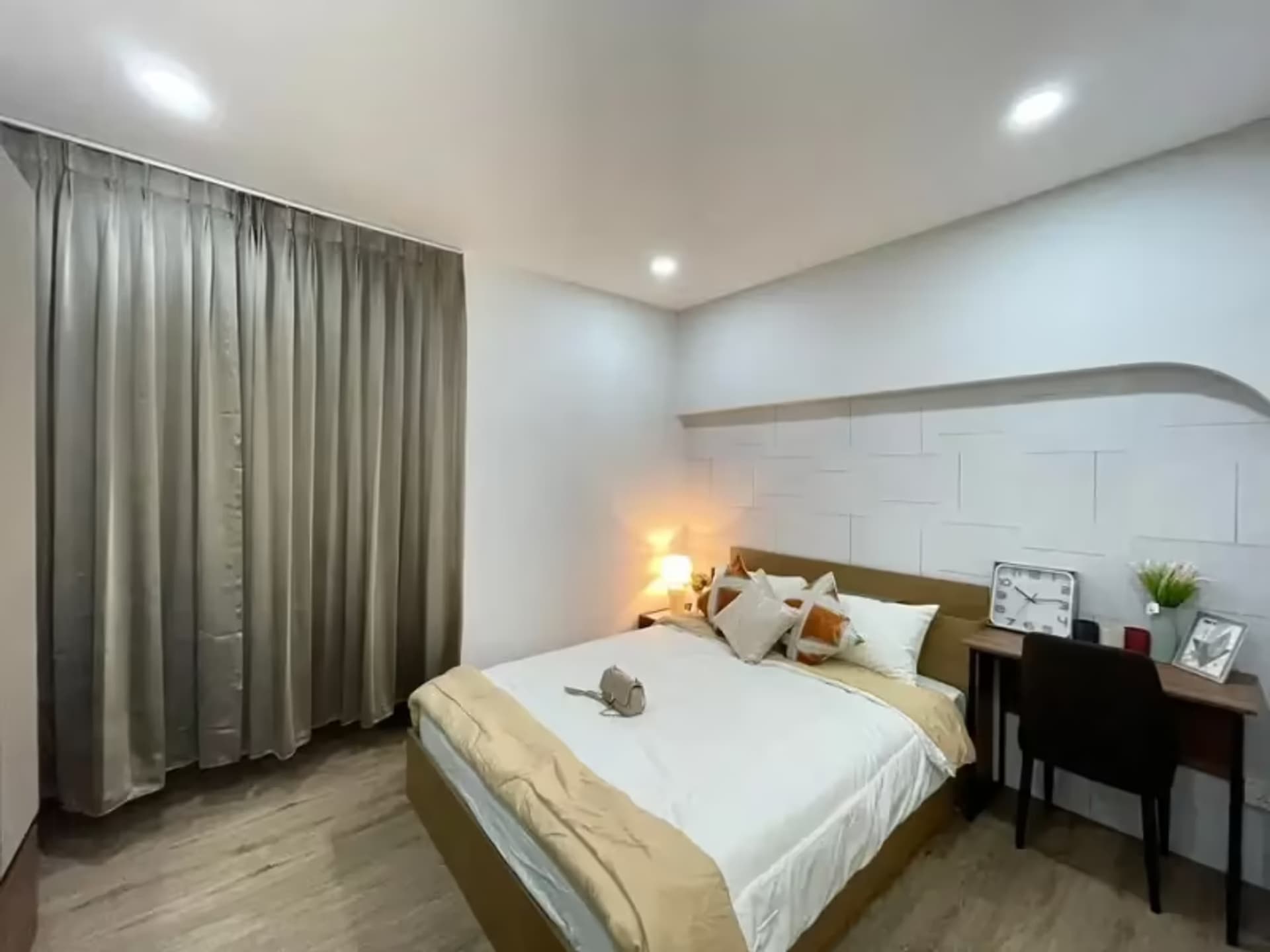 1 Bedroom Condo - Image 1