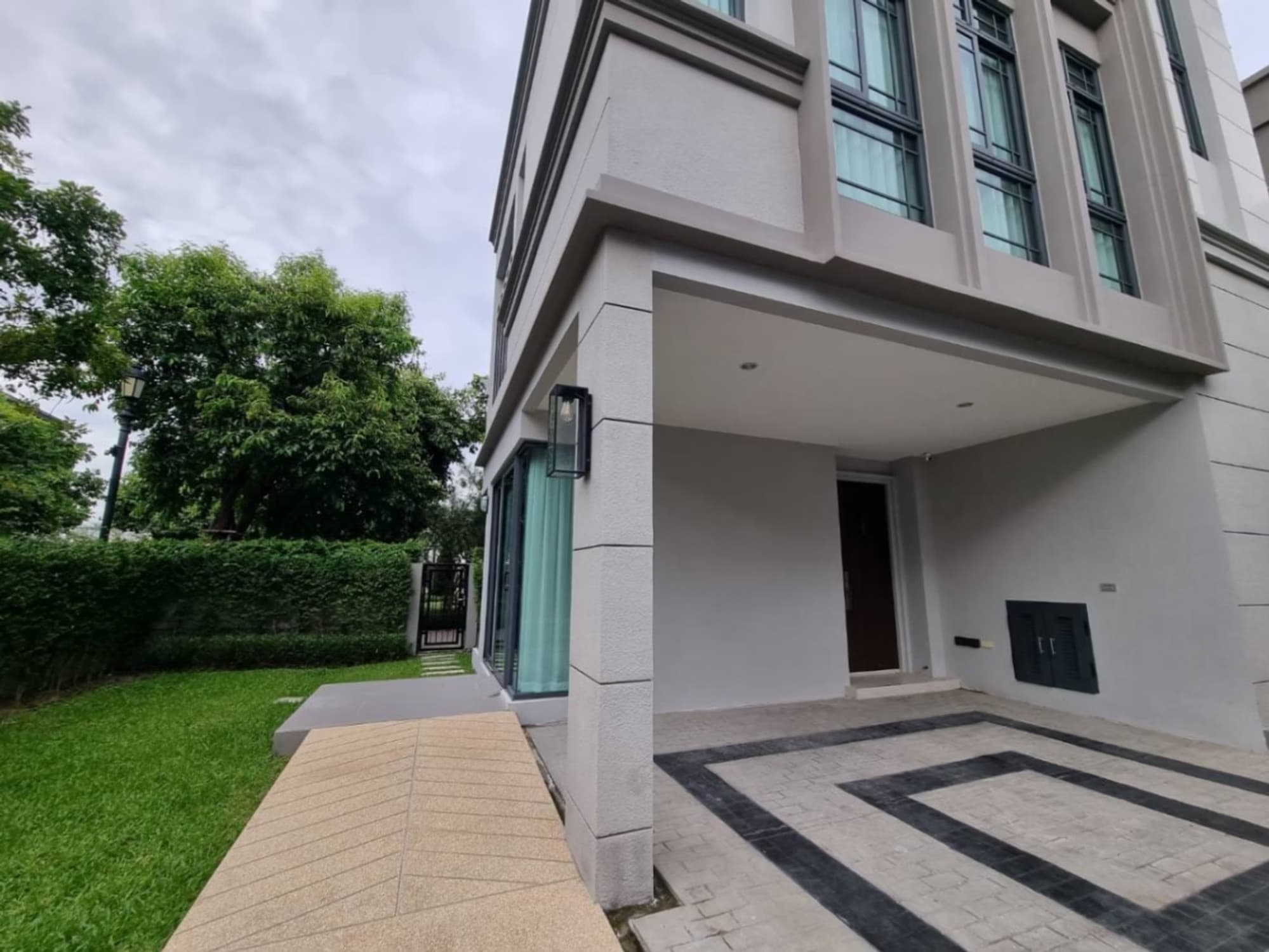 4 Bed House for Rent in Prawet - Image 10