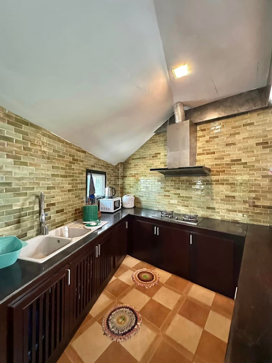 4 Bed House for Rent in Mae Rim - Image 6