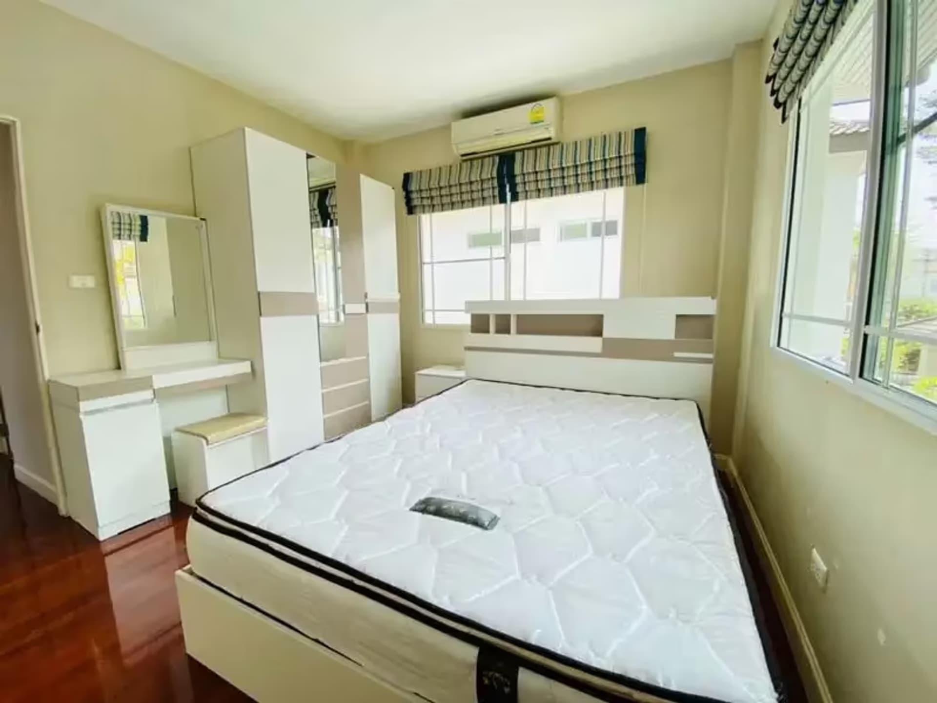 3 Bedroom House - Image 15