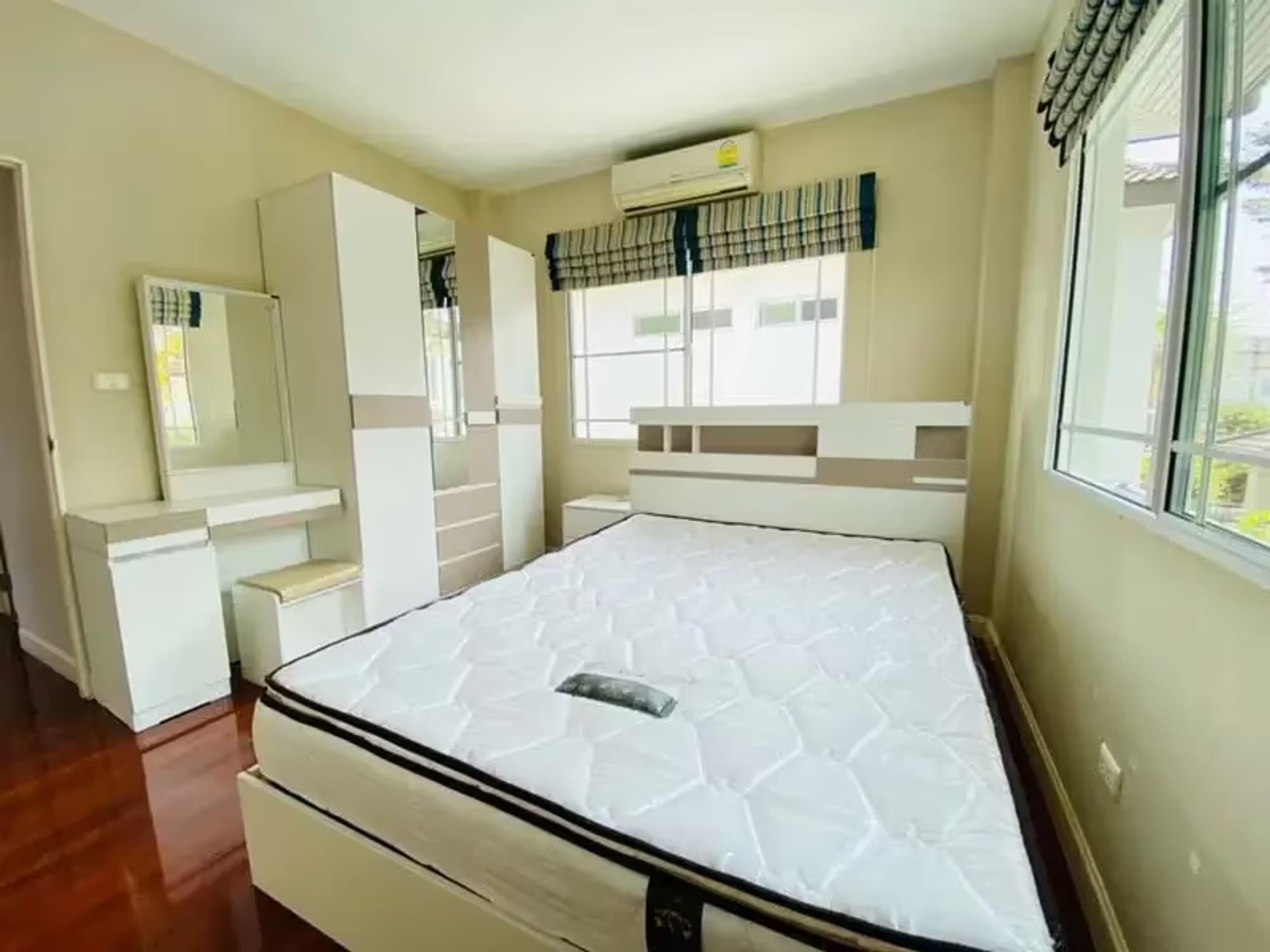 3 Bedroom House - Image 15