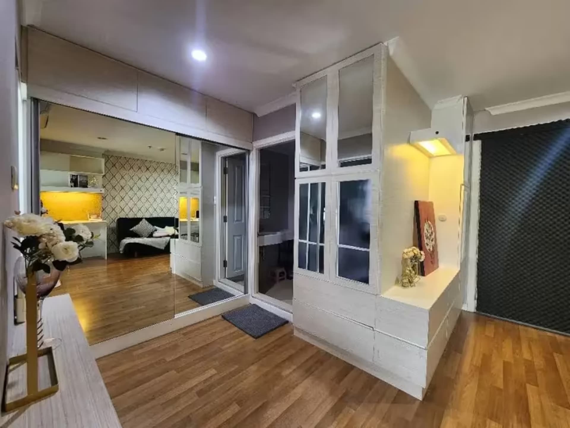 1 Bedroom Condo - Image 1