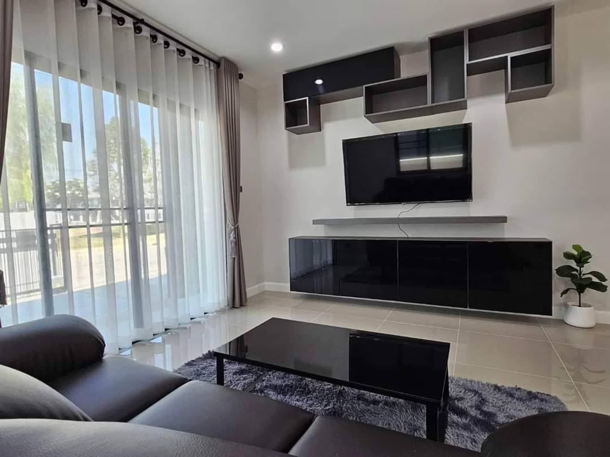 3 Bed House for Rent in Saraphi - Image 7