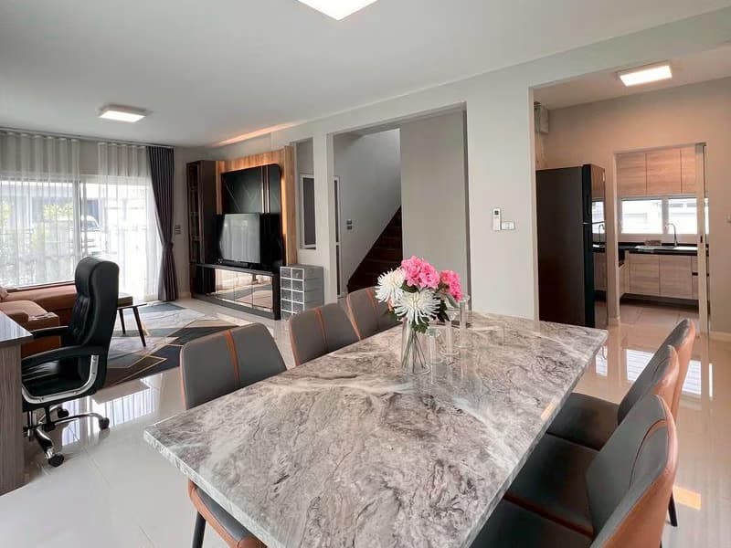 4 Bed House for Rent in San Kamphaeng