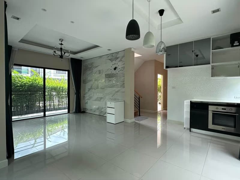 House for Sale in PrawetPrawet.