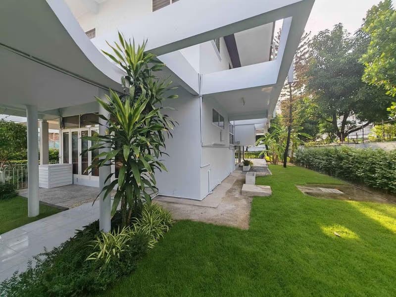 3 Bed House for Rent in Phaya Thai
