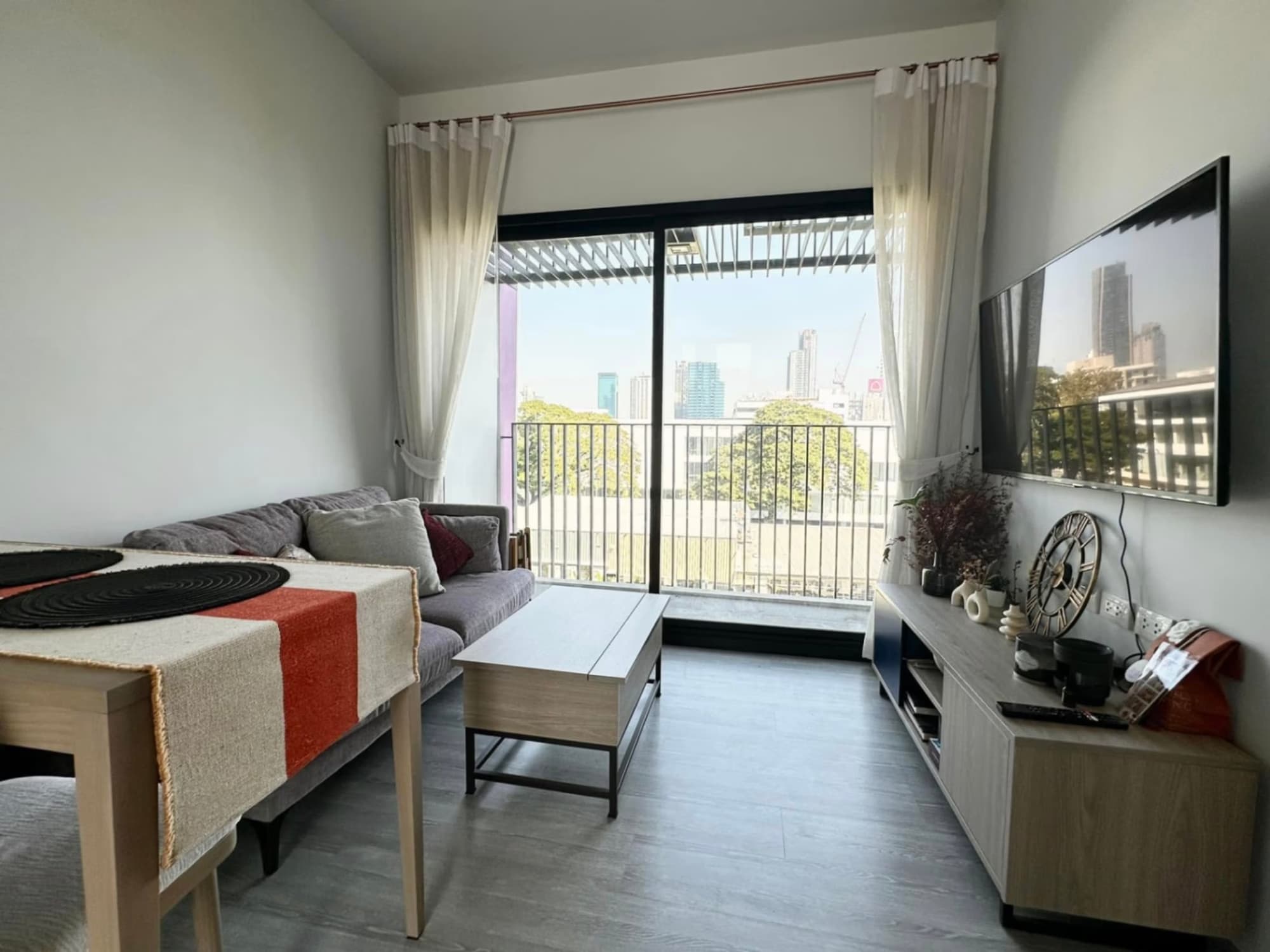 1 Bed Condo for Sale in Watthana - Image 1