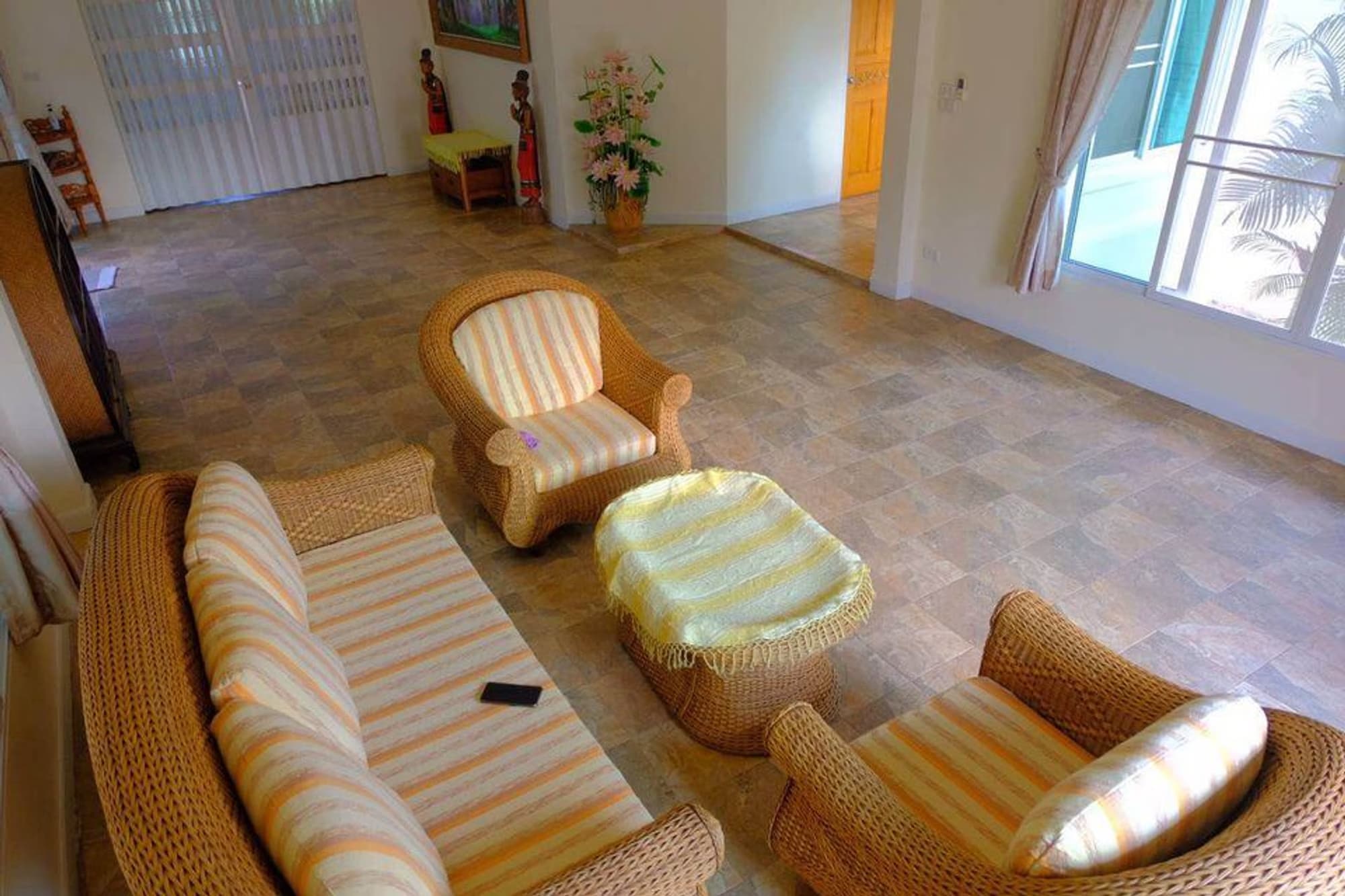 4 Bed House for Rent and Sale in Hang Dong - Image 3