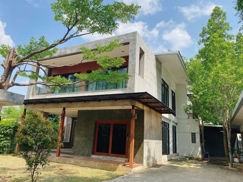 5 Bed House for Rent in Mueang Chiang Mai