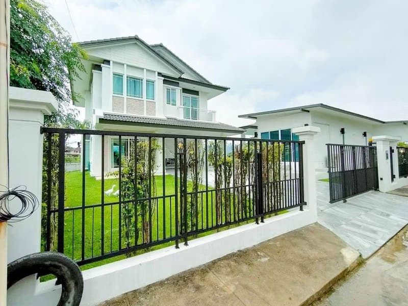 Pool villa house for rent in a frame