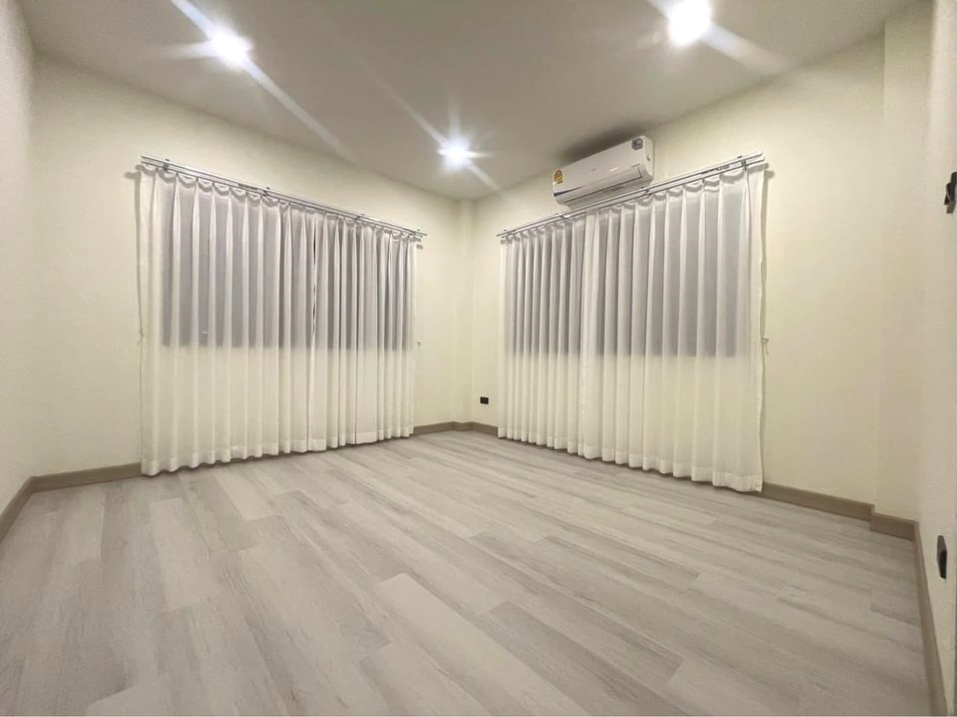 4 Bed House for Sale in undefined - Image 9