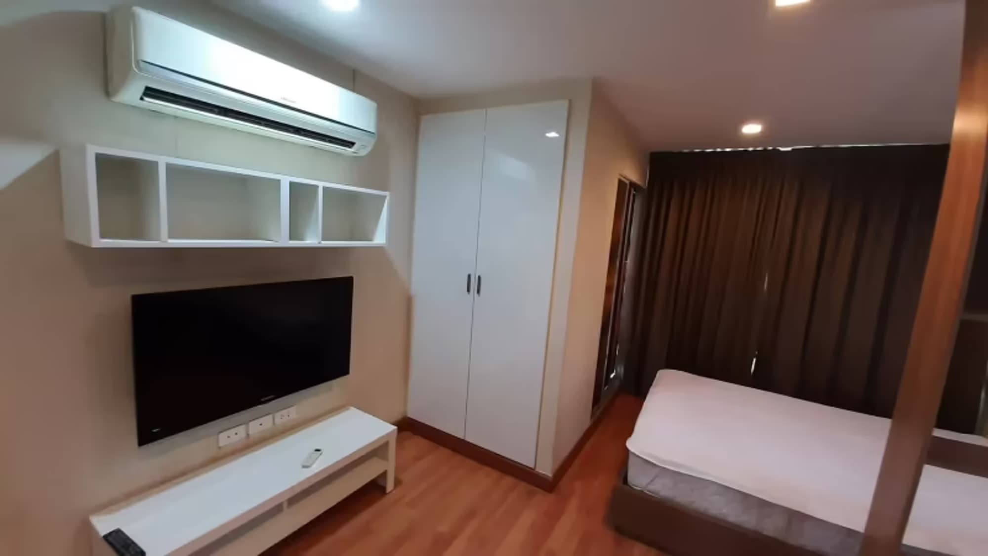 Studio for Sale in Phra Khanong - Image 3