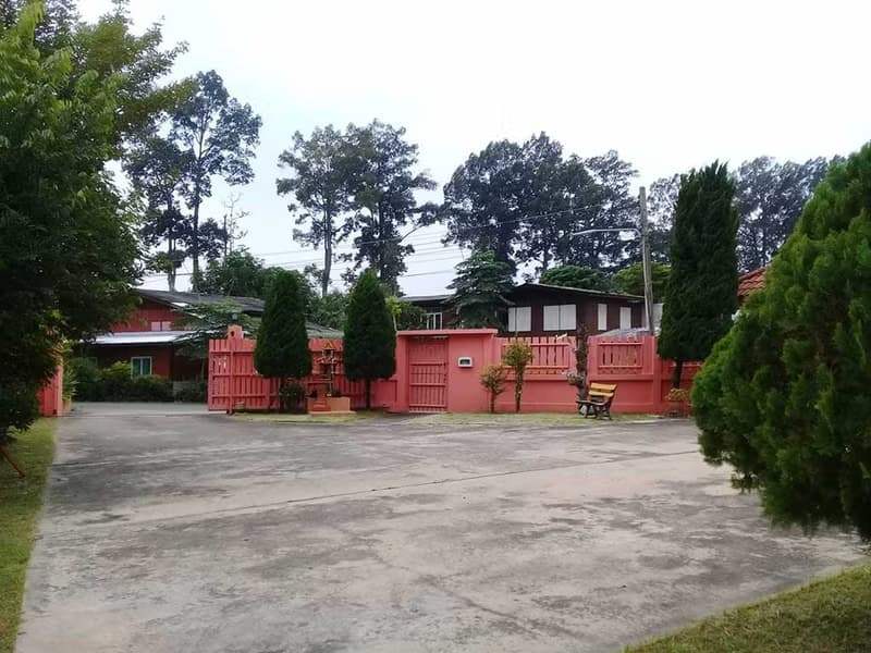  A big house near the city for sale