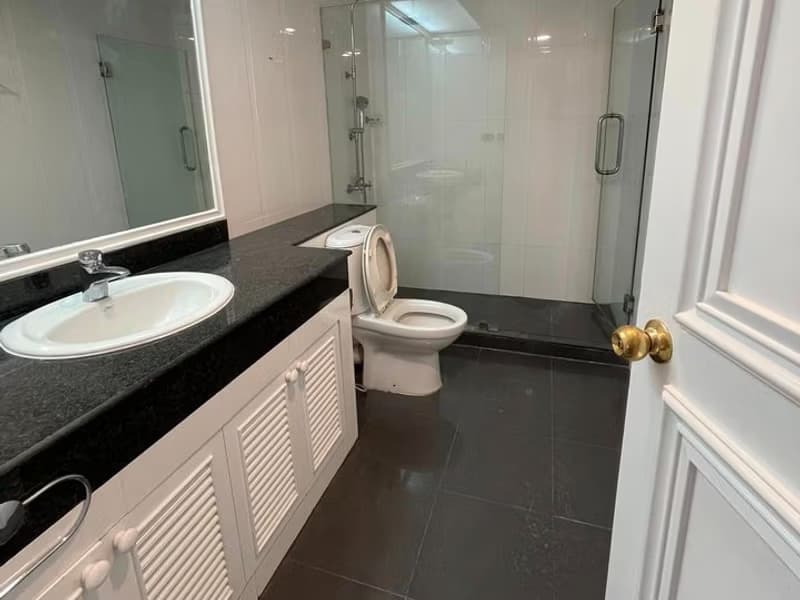 3 Bed Condo for Rent in Watthana
