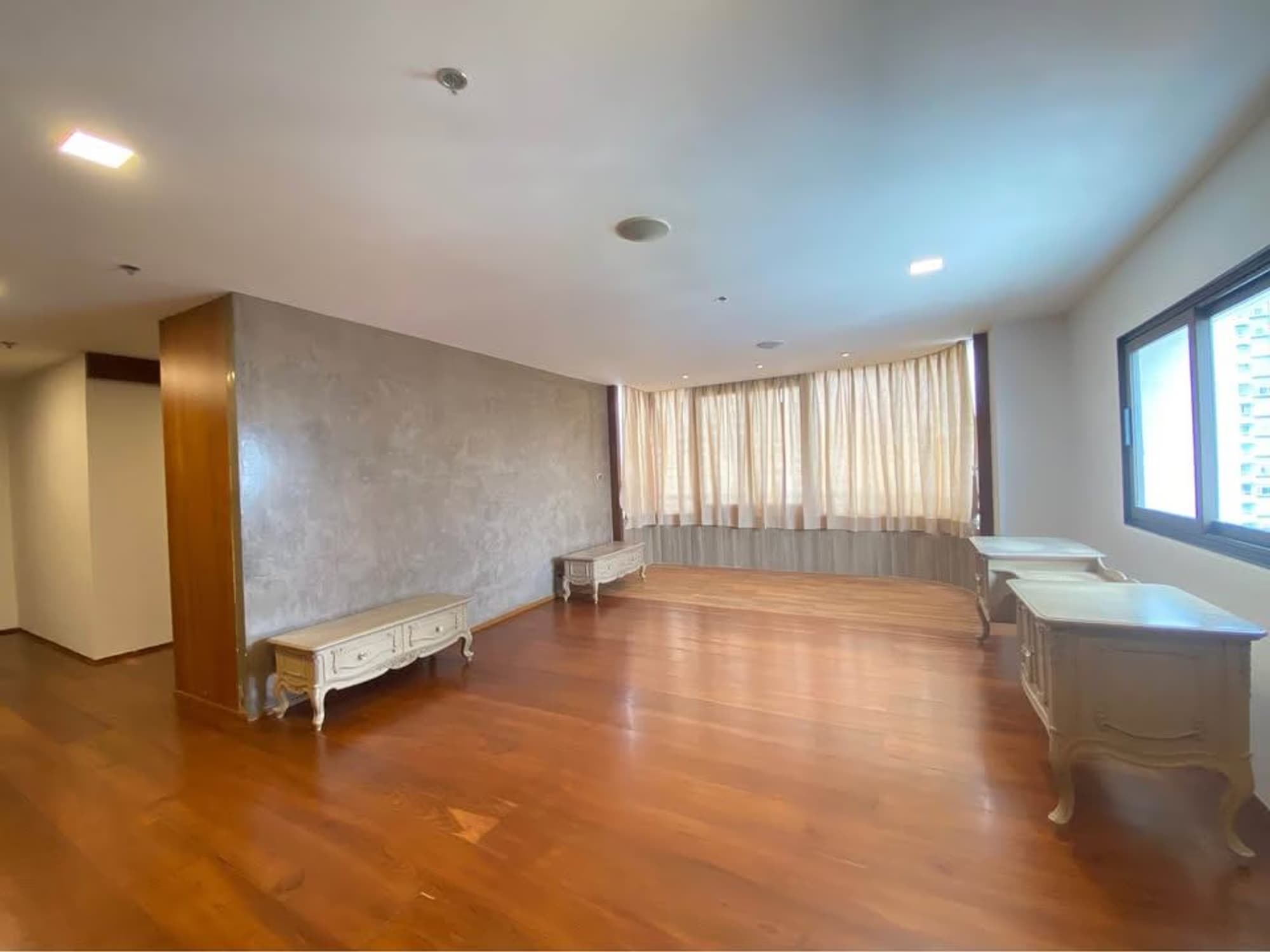 3 Bed Condo for Rent and Sale in Watthana - Image 6