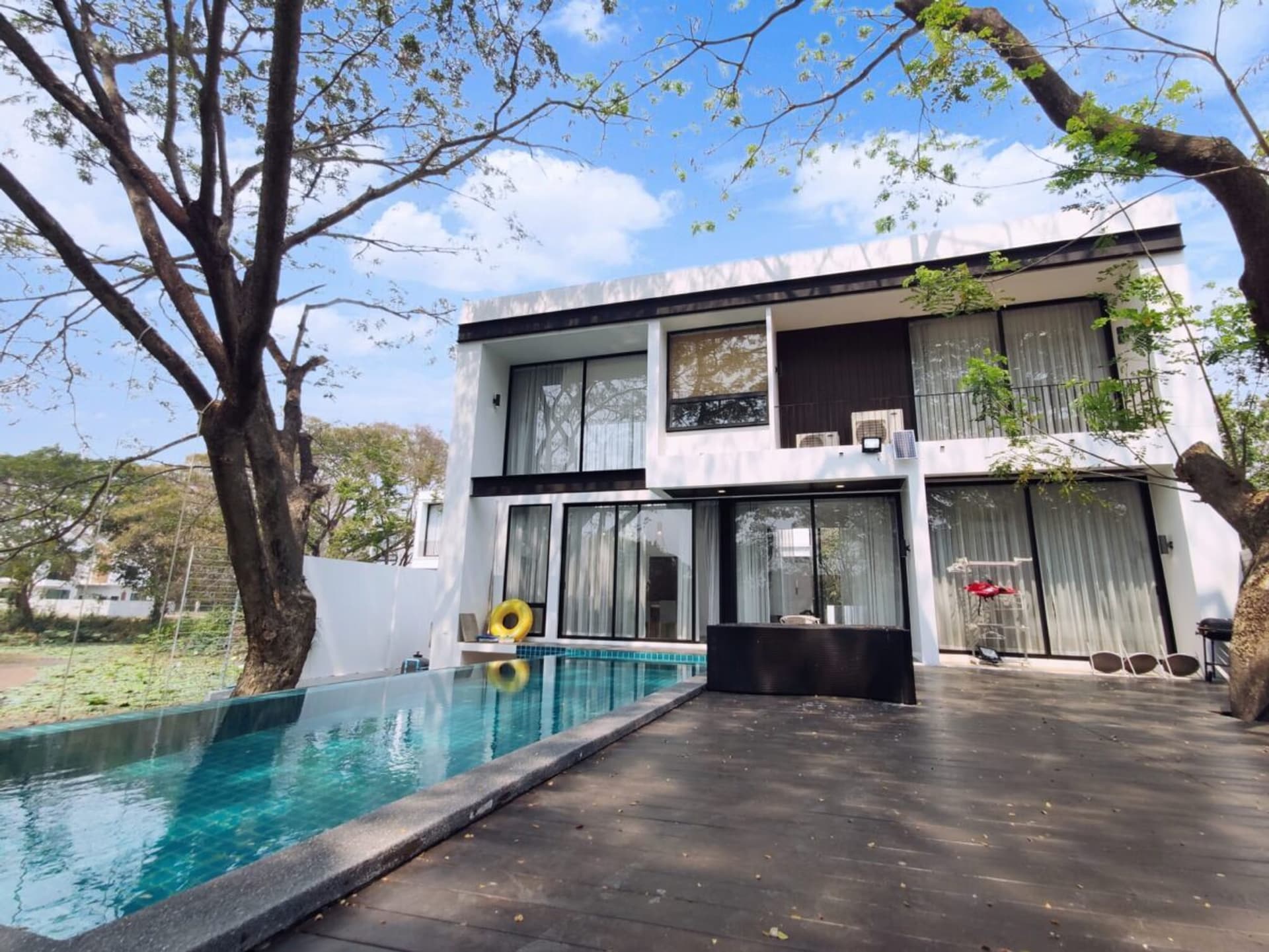 5 Bedroom House - Image 1