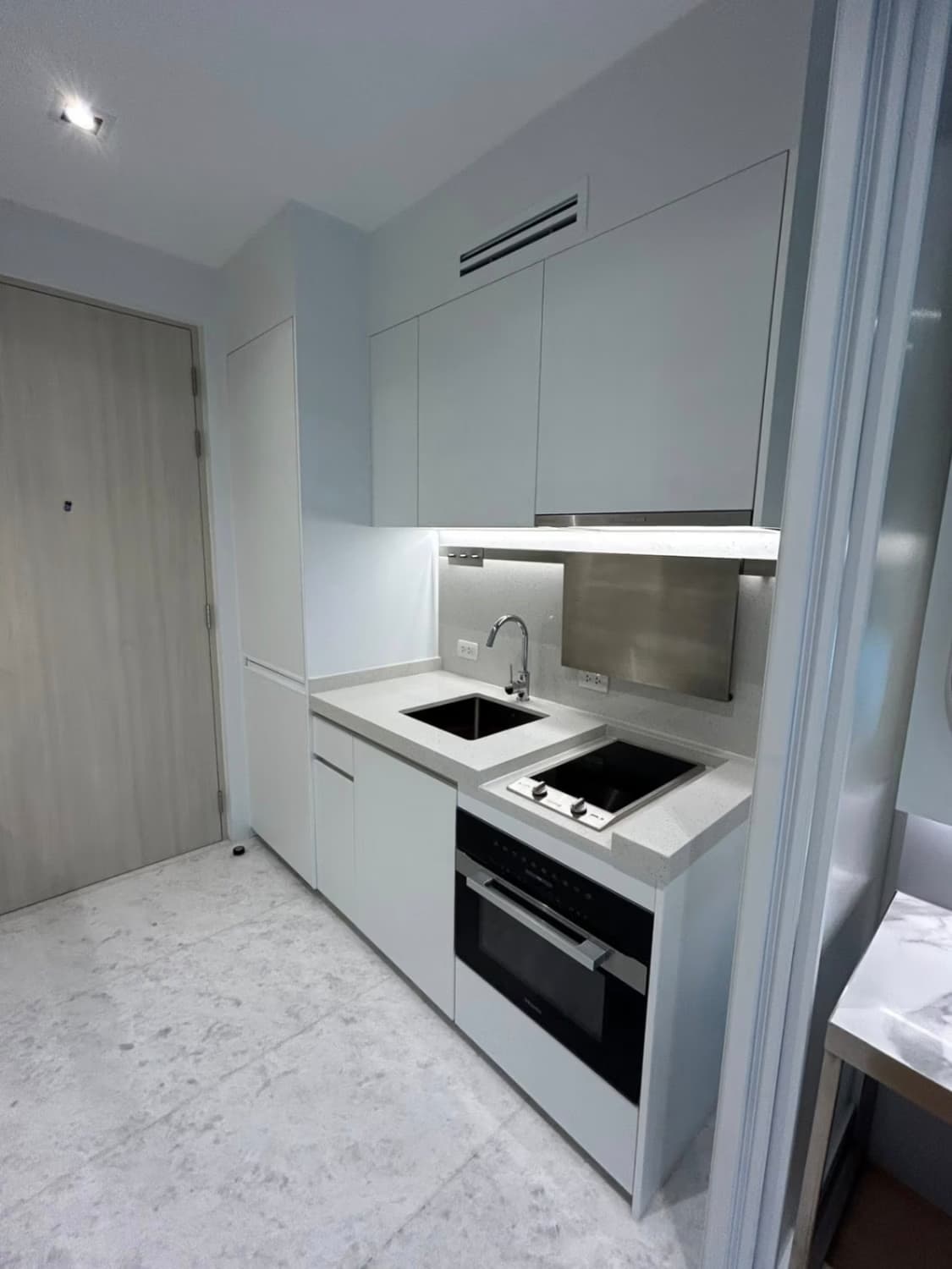 1 Bed Condo for Rent in Watthana - Image 6