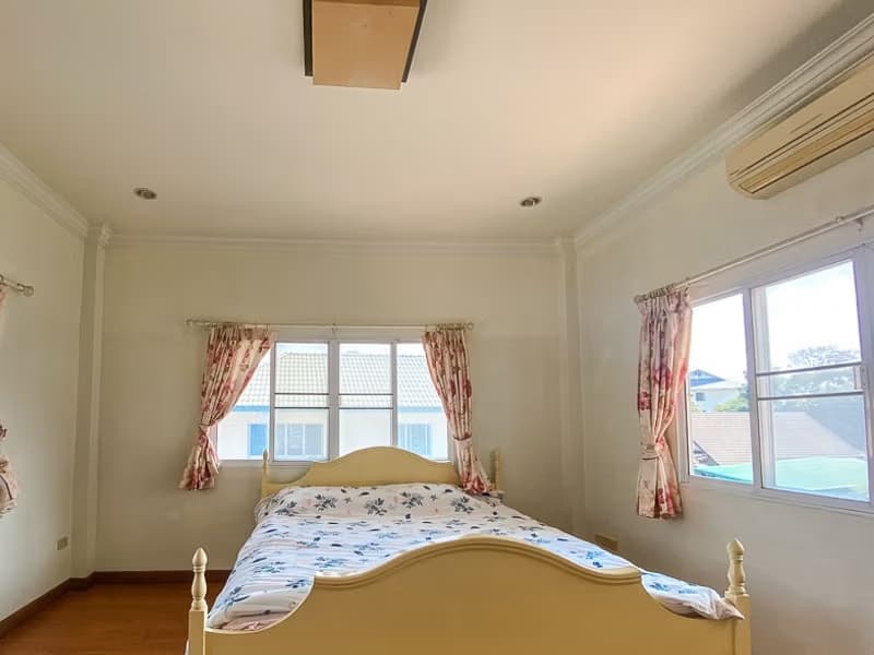 6 Bedroom House
