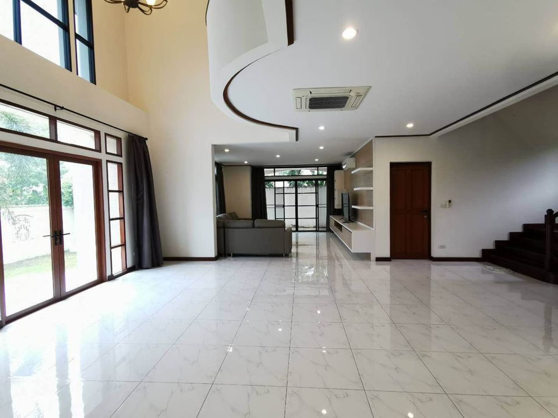 4 Bedroom House - Image 14