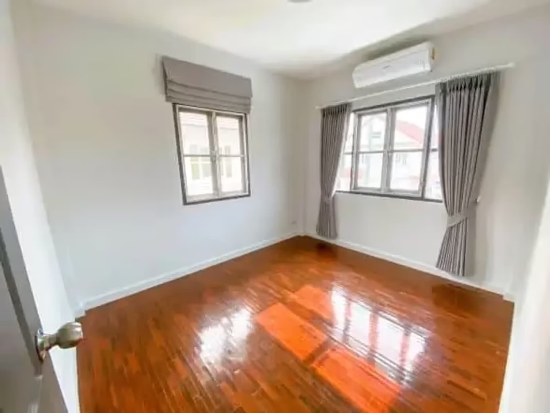 4 Bedroom House - Image 12