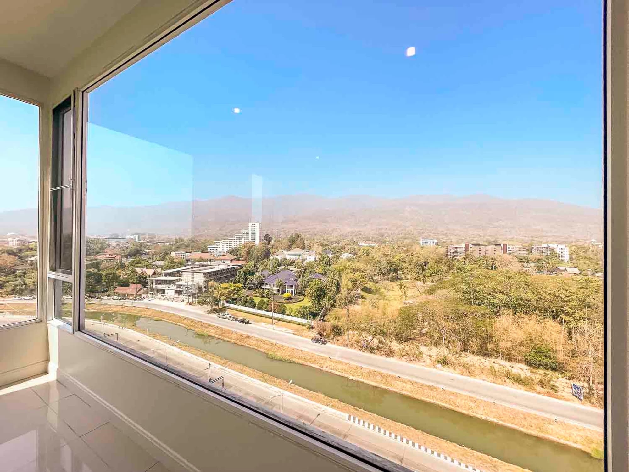 Unfurnished 4 Bed Condo w. Stunning Mountain View for Sale - Image 22