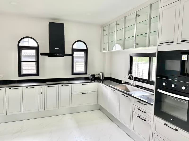 4 Bed House for Rent in Mae Rim District