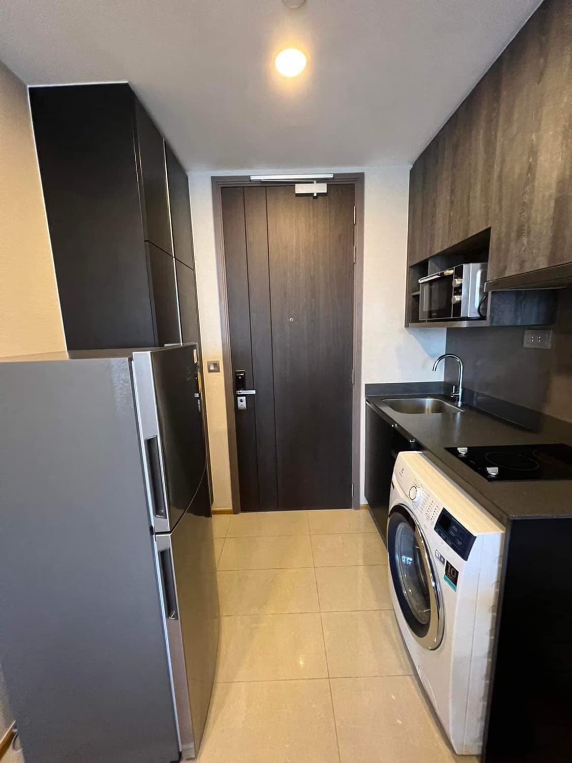 1 Bed Condo for Rent in Bang Rak - Image 6