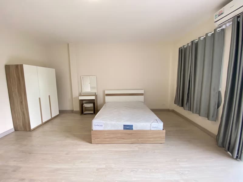 4 Bed Townhouse for Rent in Hang Dong