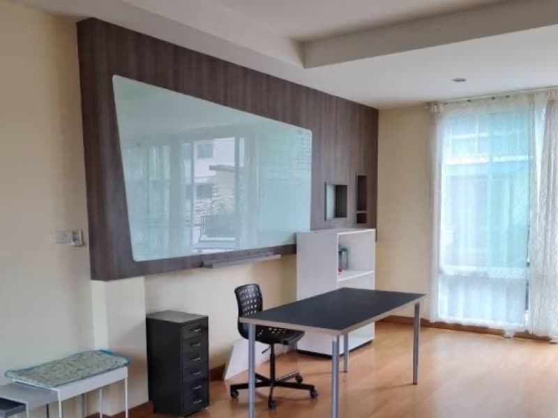 4 Bed Townhouse for Rent in Khlong Toei