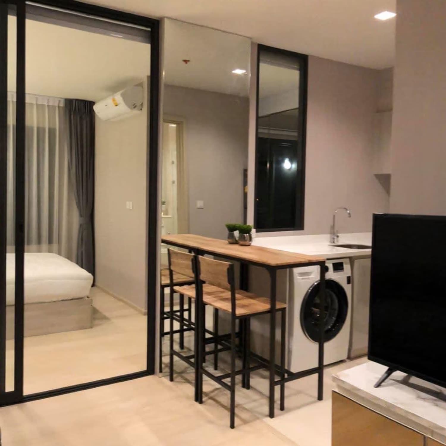 1 Bed Condo for Rent in Pathum Wan - Image 3
