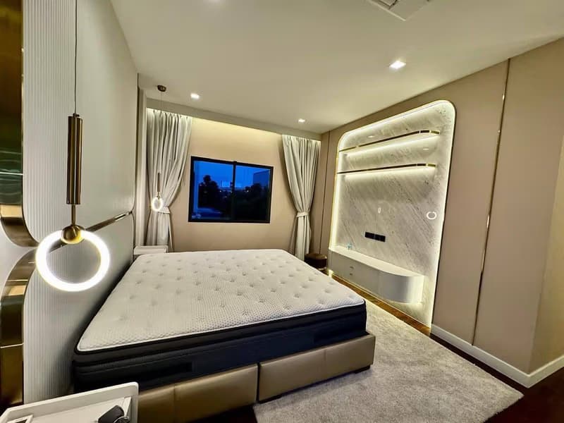 5 Bed House for Sale in Saphan Sung
