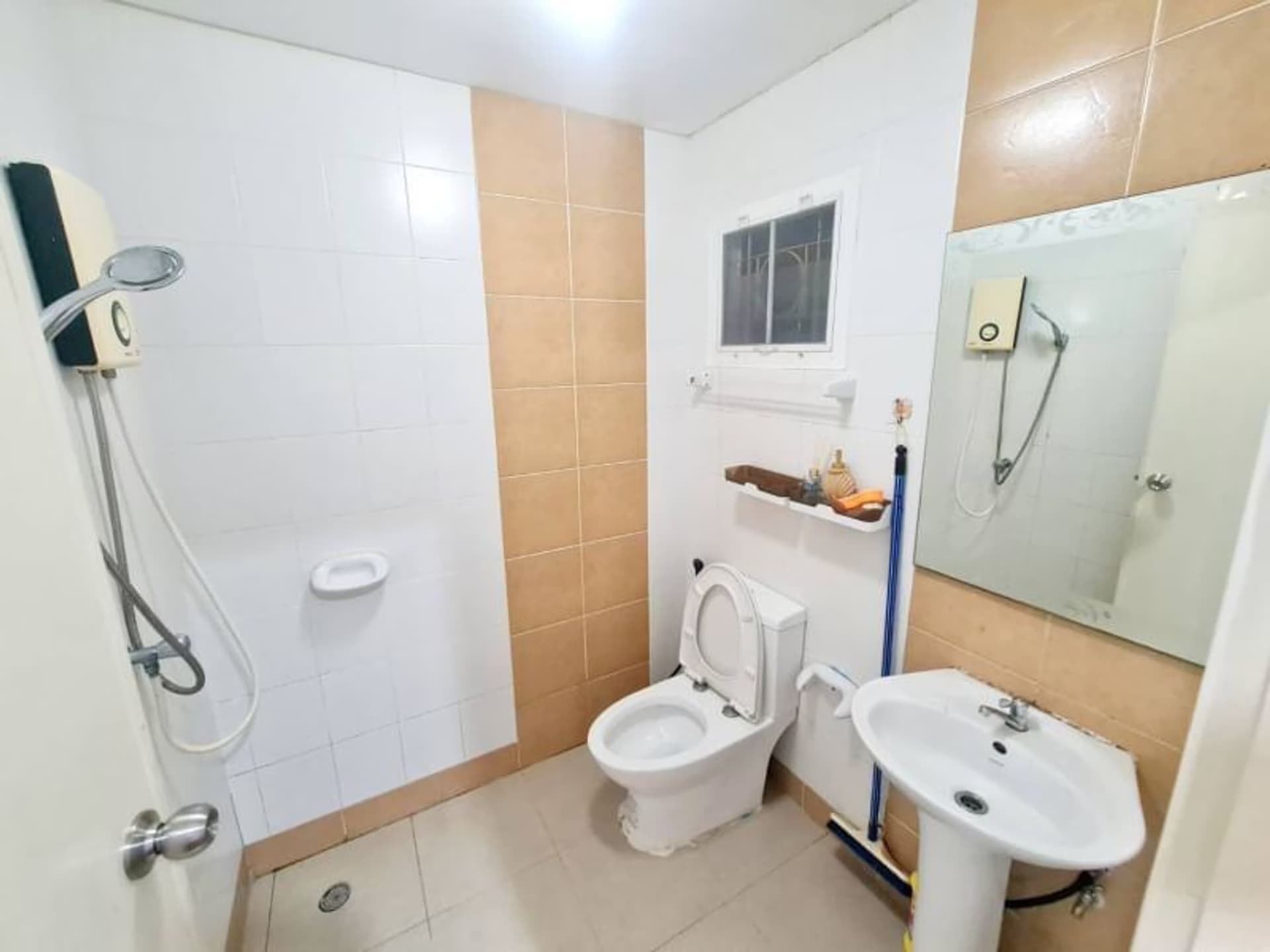 5 Bed House for Rent in undefined - Image 14