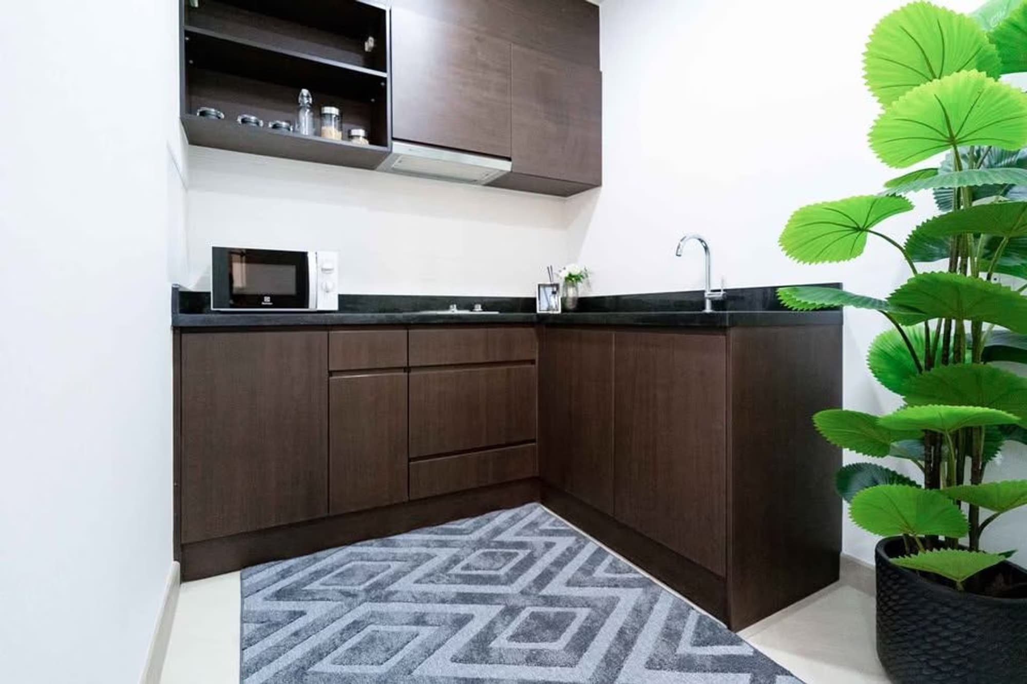 1 Bed Condo for Sale in Phaya Thai - Image 11