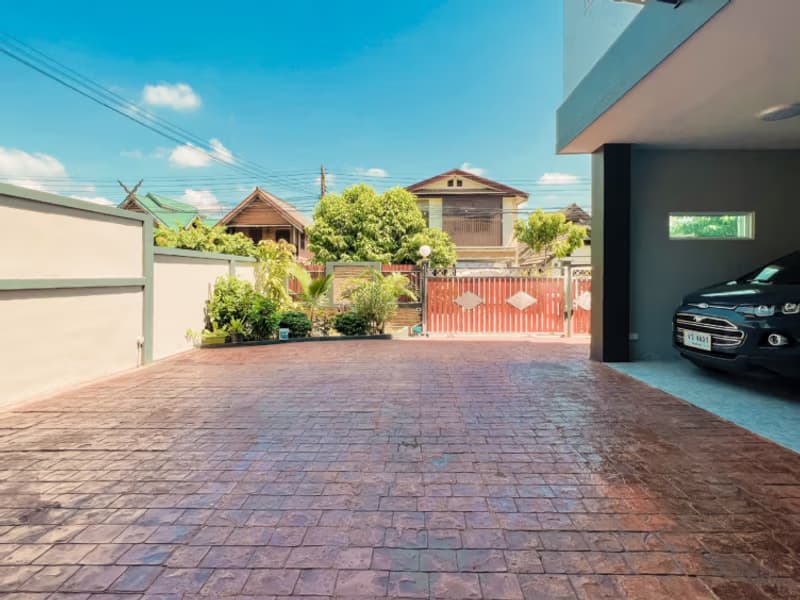 6 Bed House for Sale in Mueang Chiang Mai