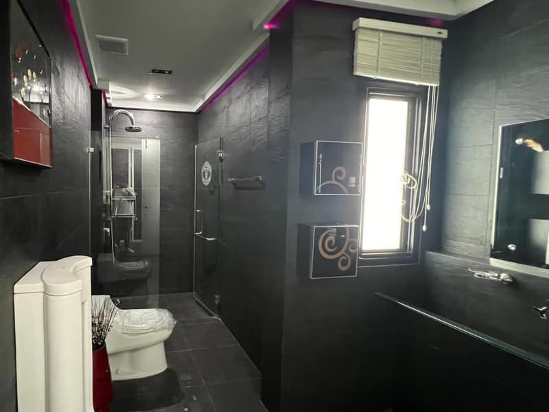 5 Bed Townhouse for Rent in Khlong Toei
