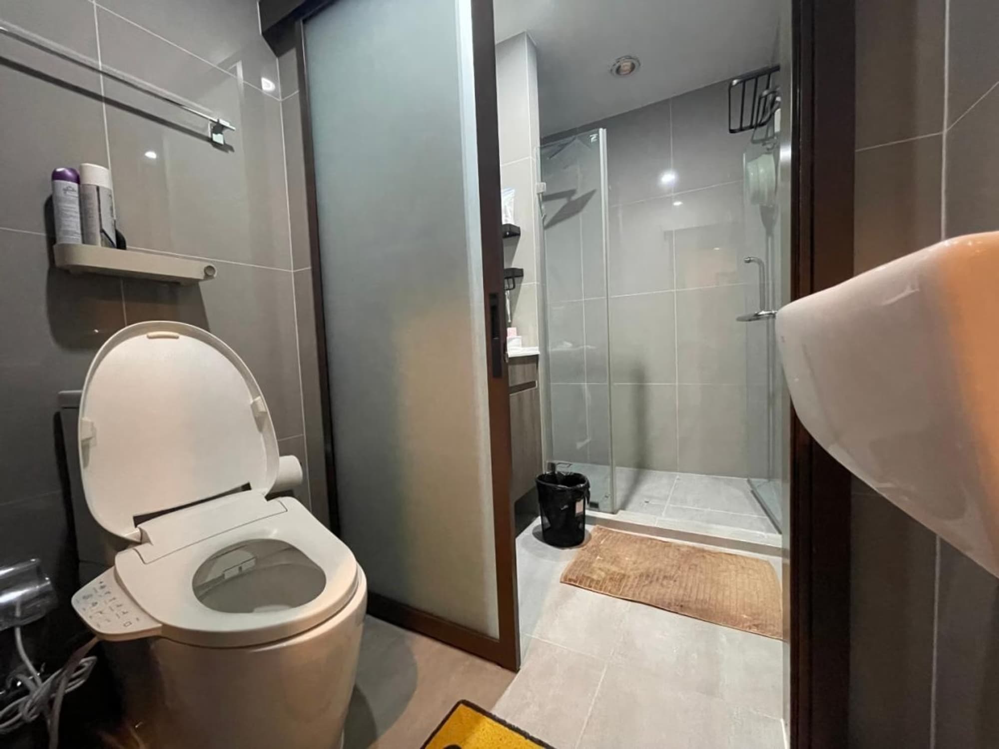 2 Bed Condo for Sale in Huai Khwang - Image 5