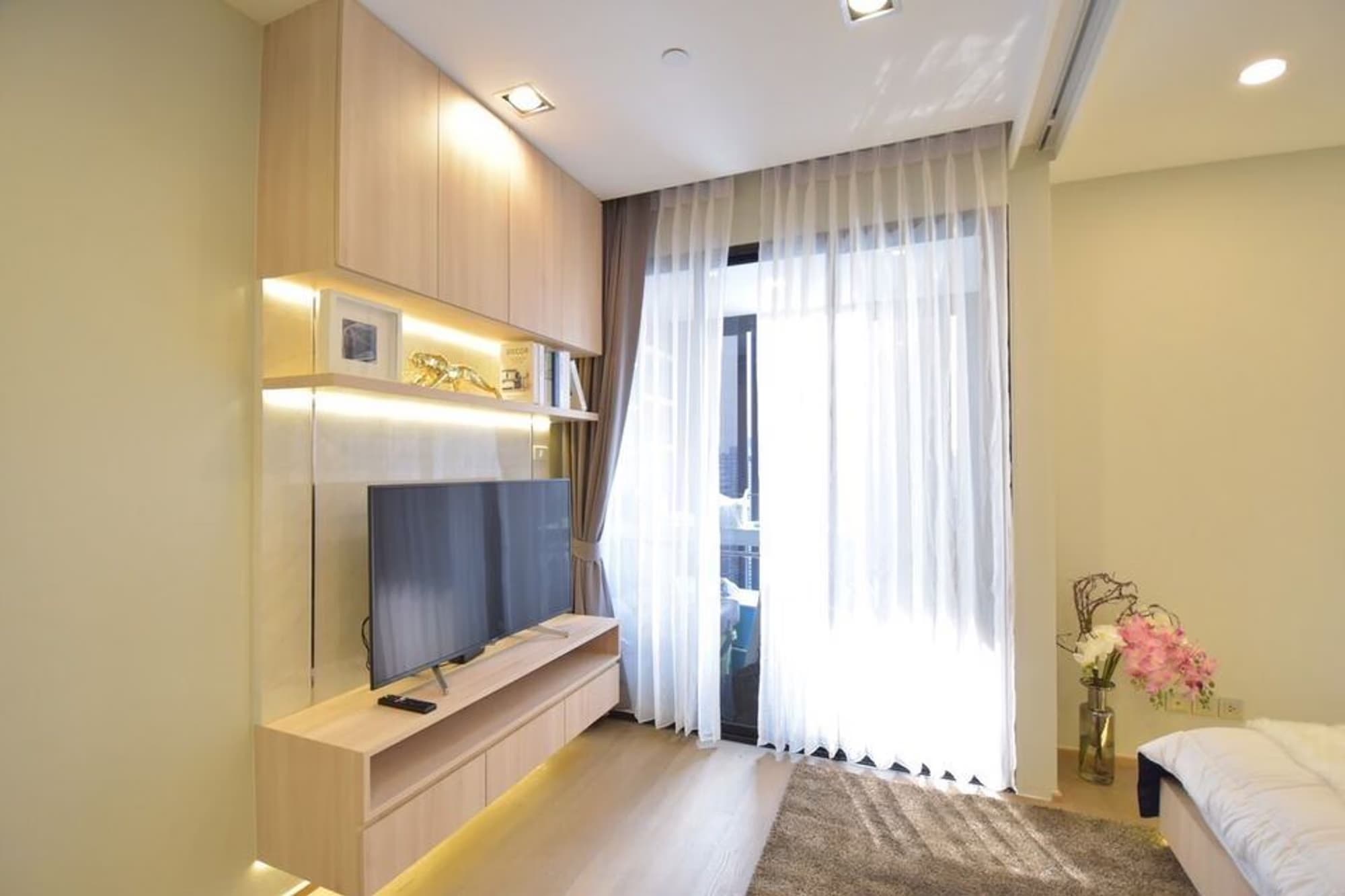 1 Bedroom Condo - Image 1