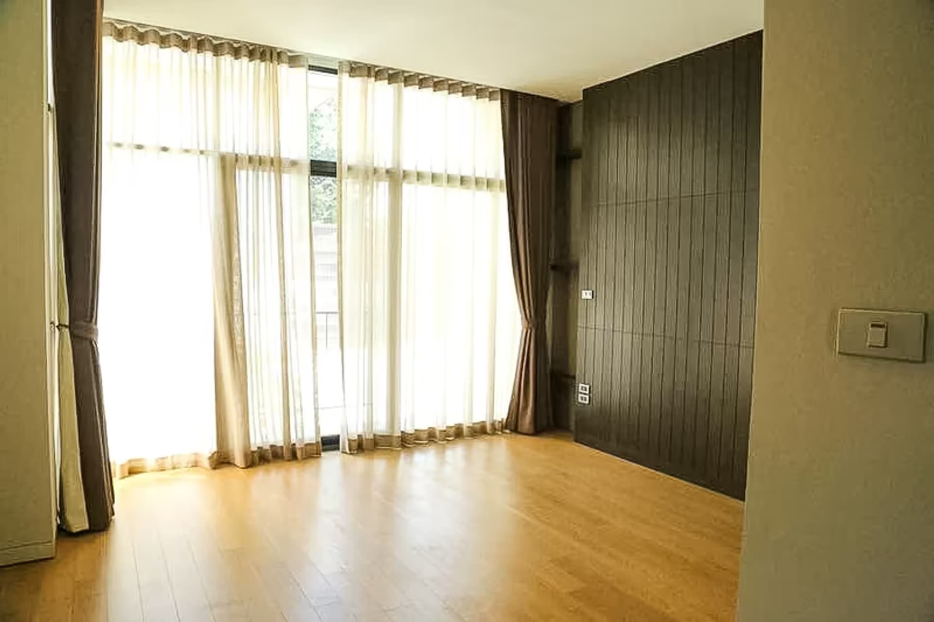 4 Bedroom House for Rent in THonglor - Image 10