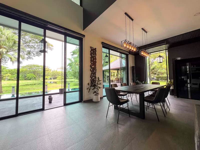 Luxury Lakeside Home for Sale in Mae RIm