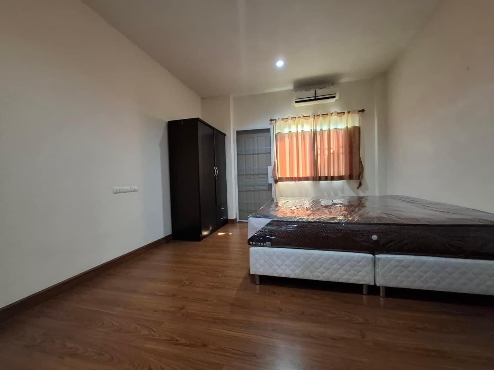 4 Bed House for Rent in Mueang Chiang Mai - Image 2