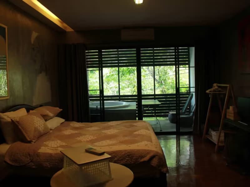 6 Bedroom House