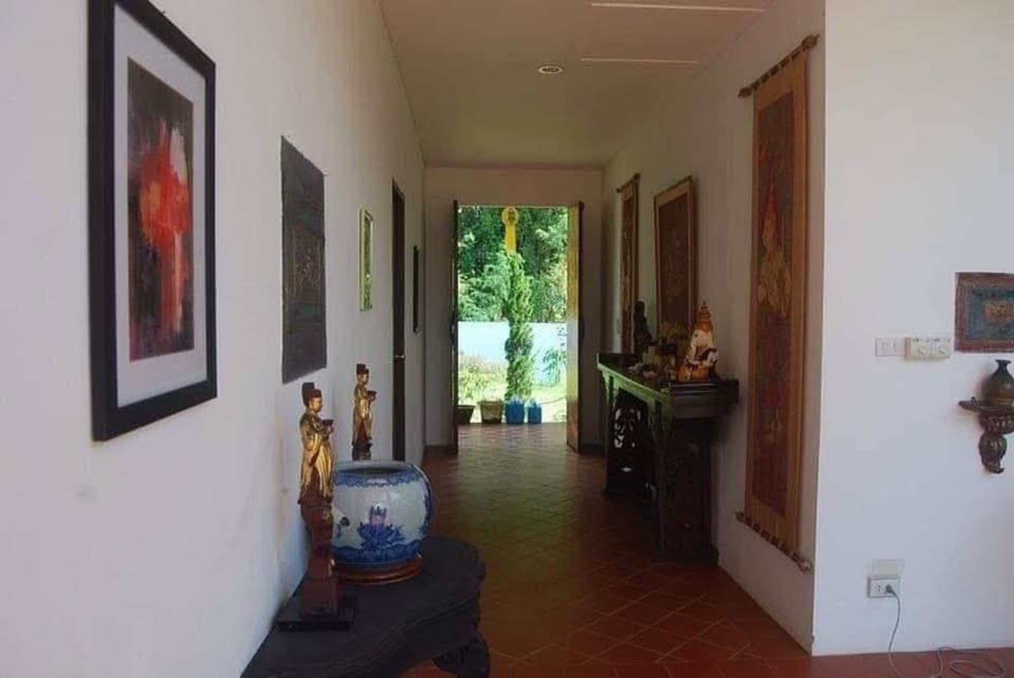 6 Bedroom House - Image 21